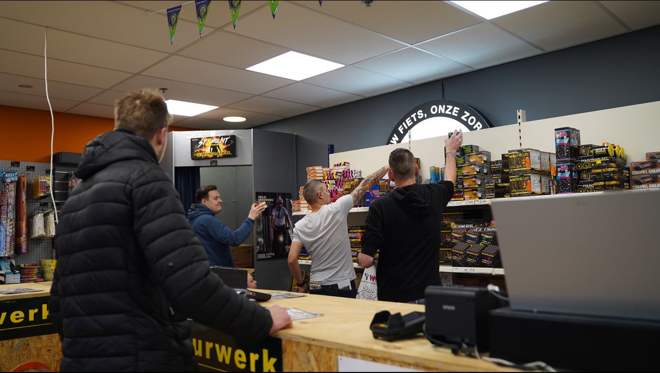 Nieuws - Laatste vuurwerkverkoop voor fietsenwinkel: 'Bestelbedrag ligt 20 procent hoger'