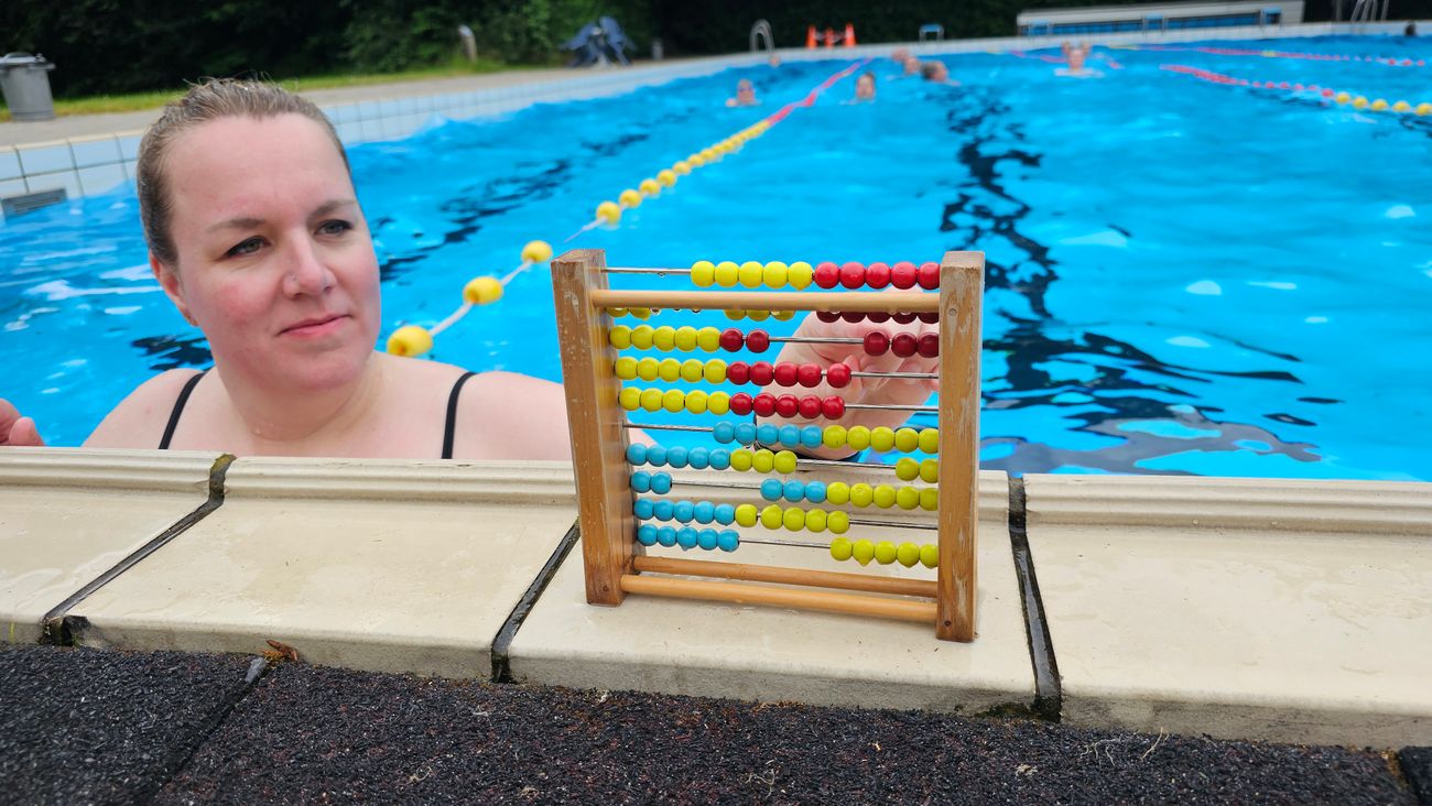 Nieuws - Baantjes tellen op ouderwetse telramen tijdens zwemvierdaagse in Swifterbant