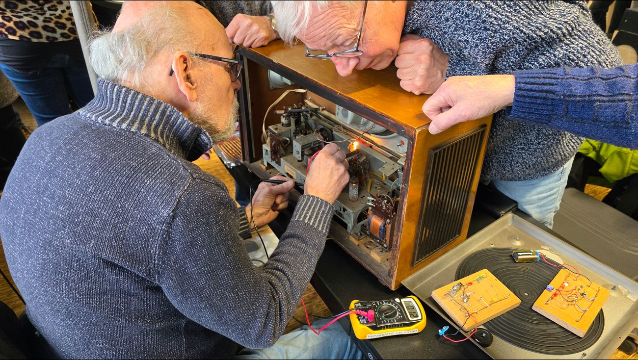 Nieuws - Kapotte apparaten? Laat ze in Dronten repareren door vrijwilligers