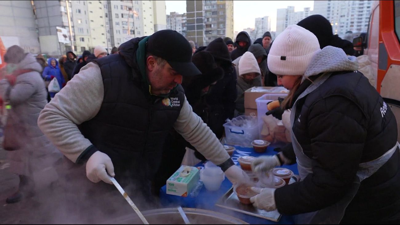 Nieuwsoverzicht 06/02 | Extra Almeerse hulp voor Oekraïne • Krachtenbundeling tegen inbrekers