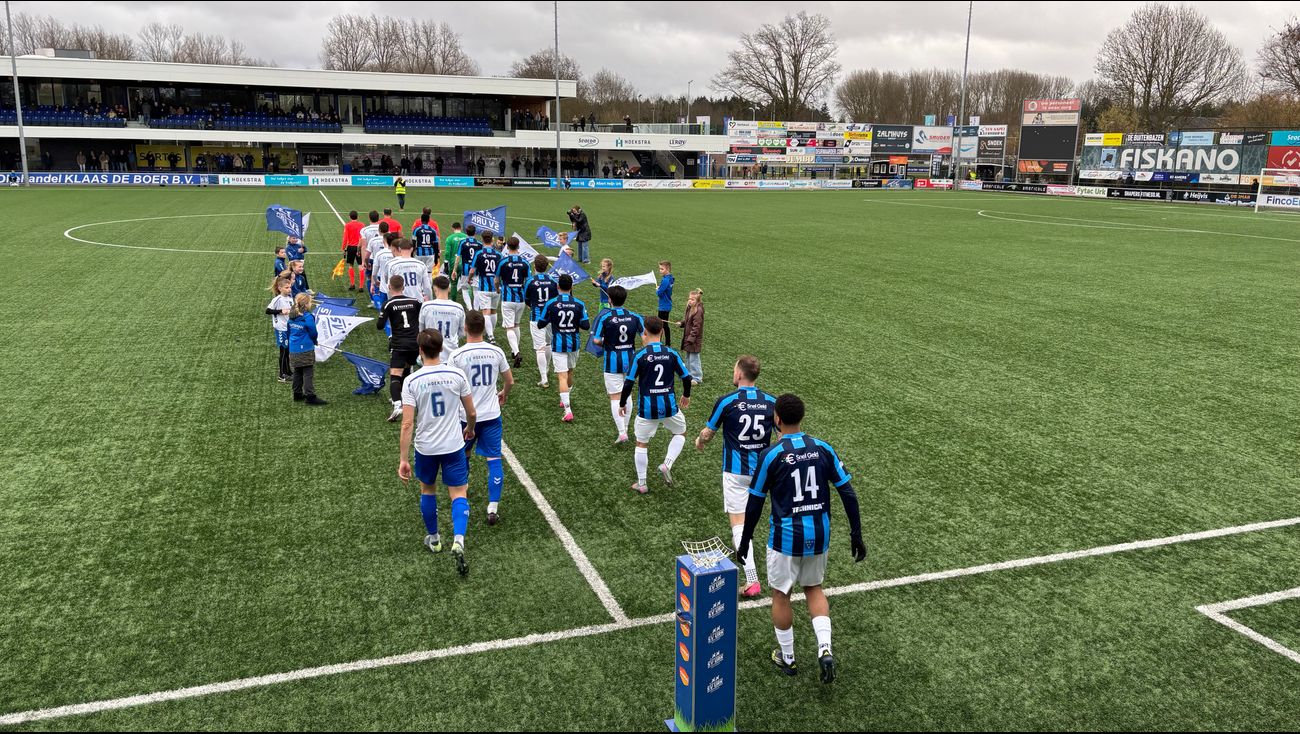 Sport - SV Urk krijgt thuis pak slaag van Scherpenzeel: 1-4