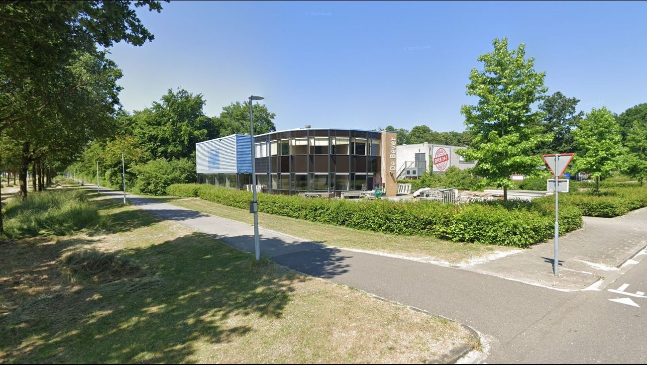 Eigenaar indoorspeeltuin vecht tegen vergunning voor 24 arbeidsmigranten, terwijl er al 48 om de hoe