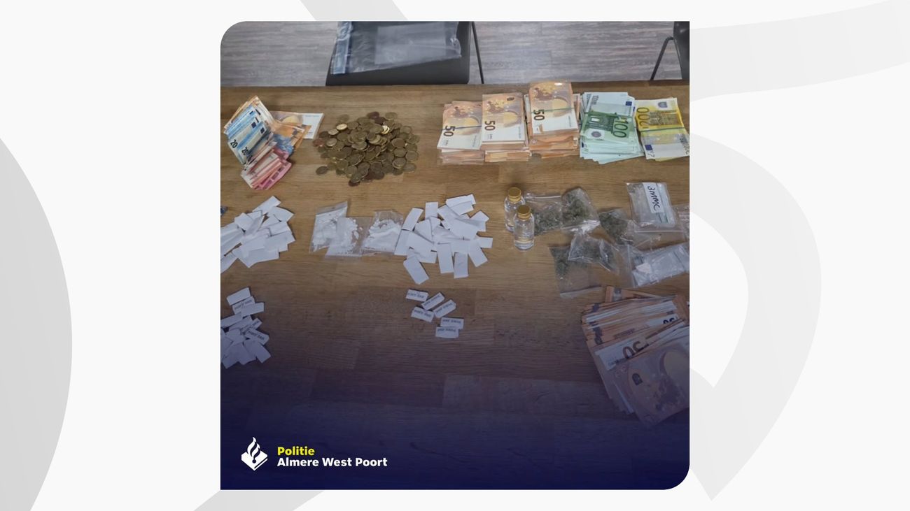 Nieuws - Dealer (24) opgepakt die handeltjes had door heel Almere, politie vindt halve ton cash in z