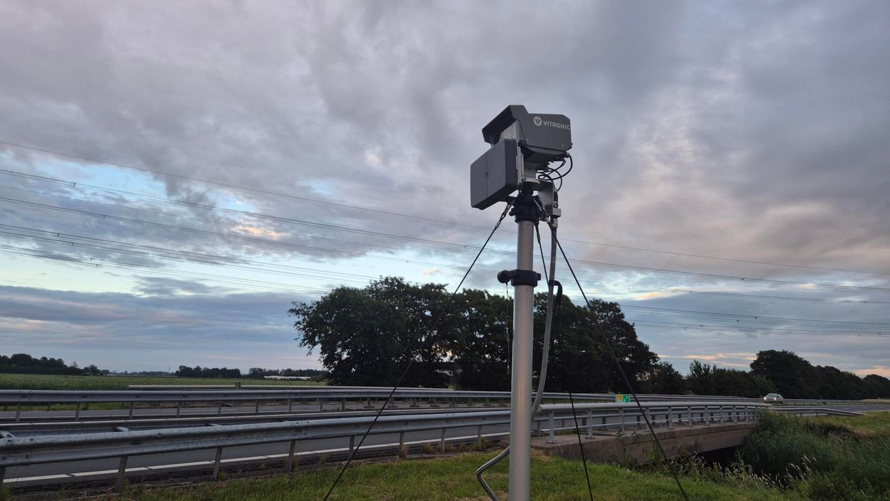 Nieuws - Deze nieuwe camera kun je vanaf nu langs de weg zien staan