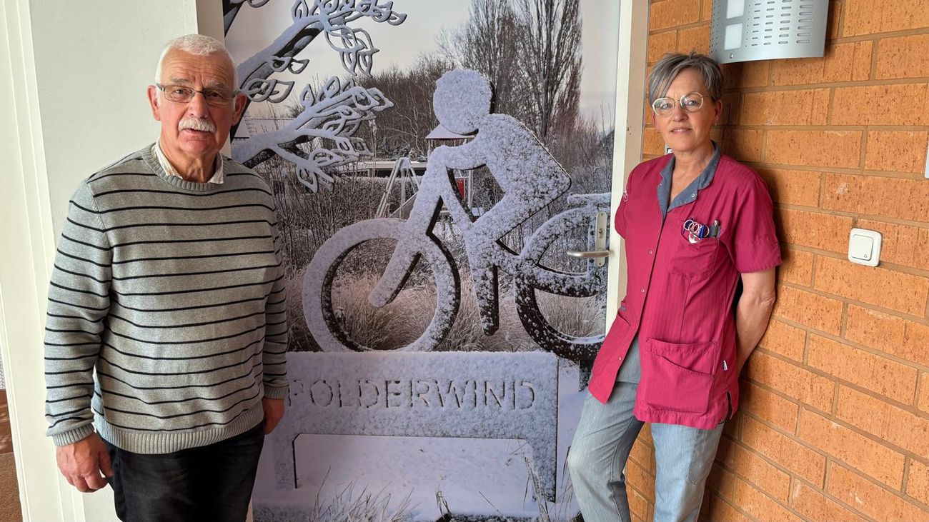 Gemist - Deuren van verzorgingshuis Markehof zijn bestickerd met polderlandschappen