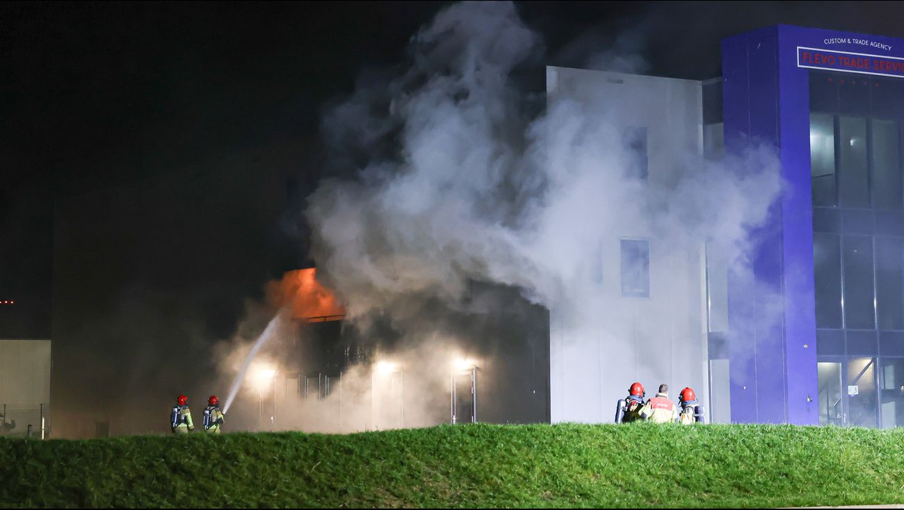 Nieuws - Veel schade na nachtelijke brand in bedrijfspand op Urk
