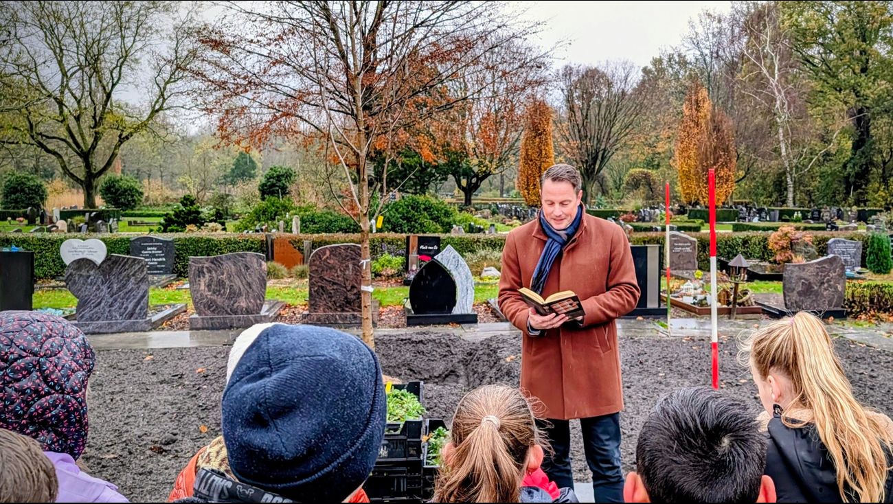 Nieuws - Dronten heeft nazaat van beroemde Anne Frankboom: 'Symbool van leven en dood'