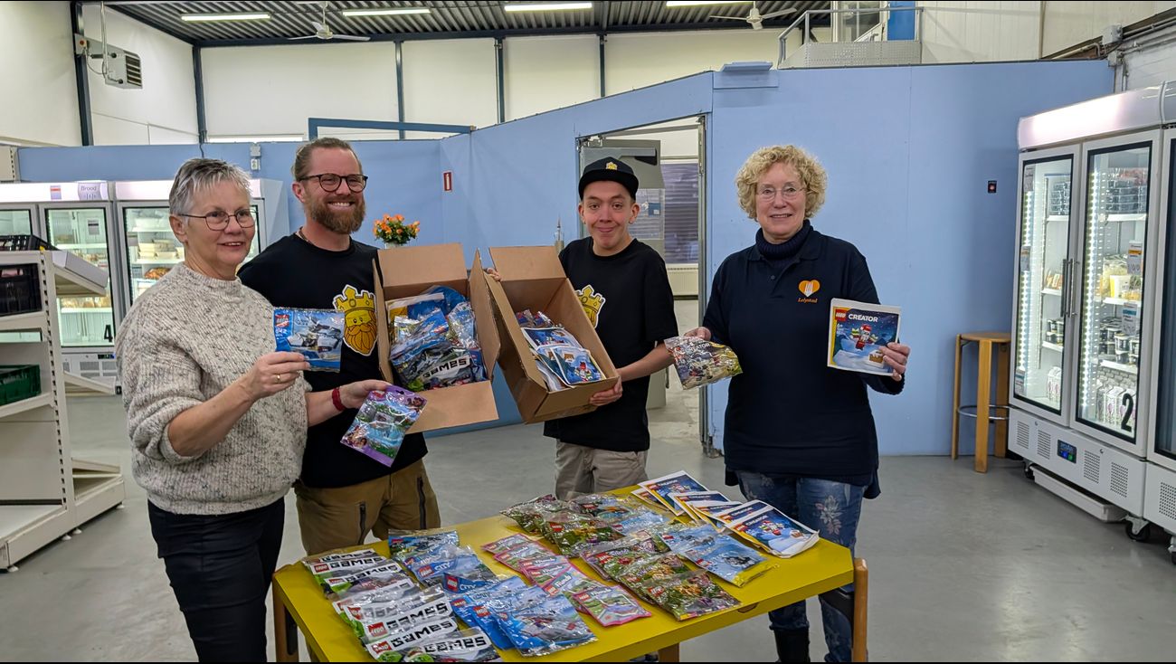 Nieuws - Lelystadse Voedselbank over Lego-gift: 'Dit is echt heel uniek'