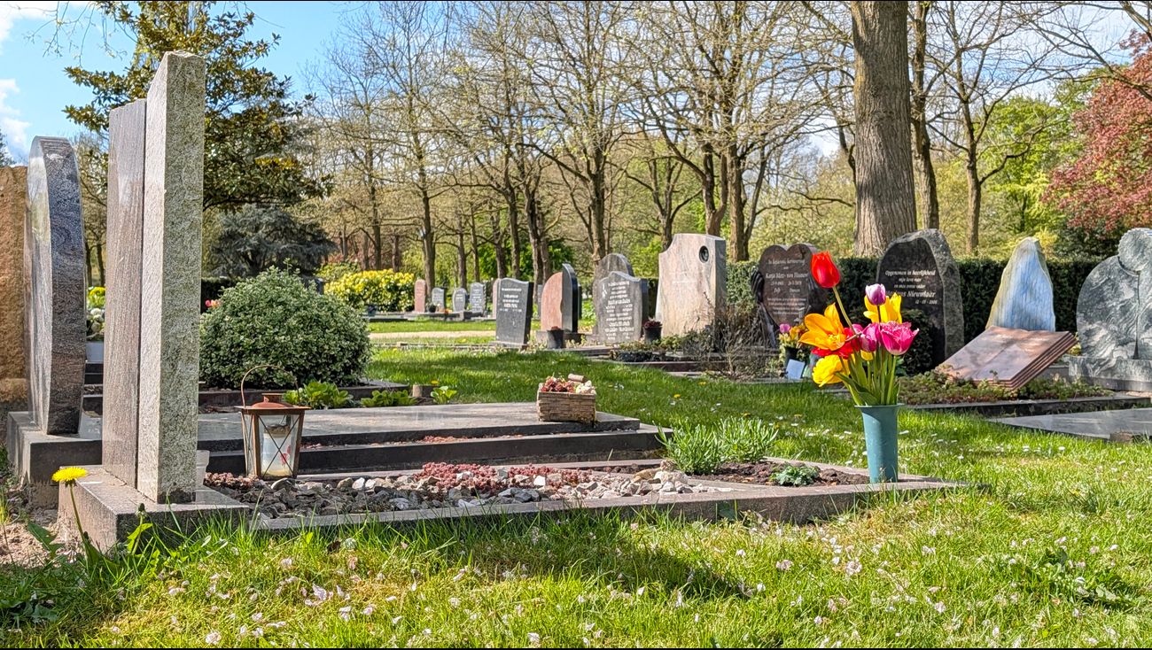 Nieuws - Begraafplaats Dronten heeft pluktuin voor bezoekers: 'Fantastisch dat het mag'