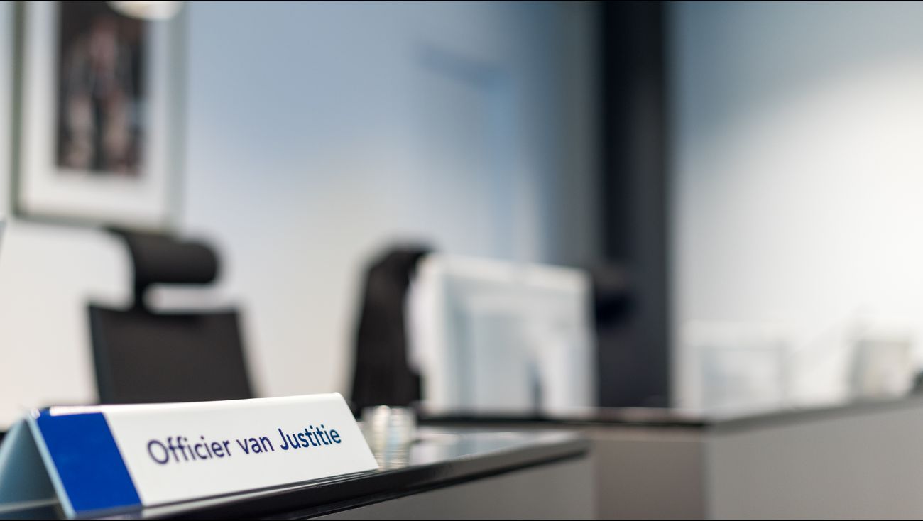 Nieuws - Almeerder (18) loopt tegen de lamp door alerte bakkersvrouw, overval voorkomen