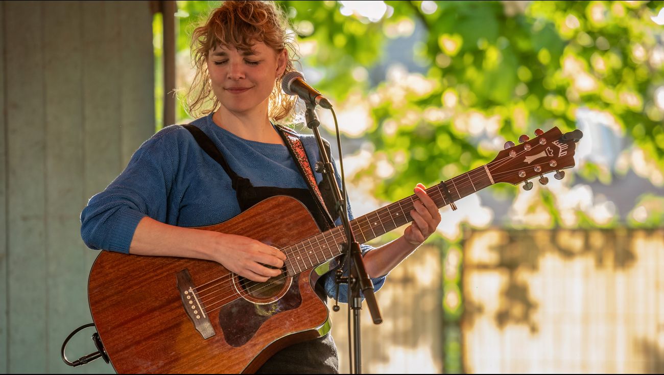 Gemist - Sophie Janna met muzikale soloshow in Creil