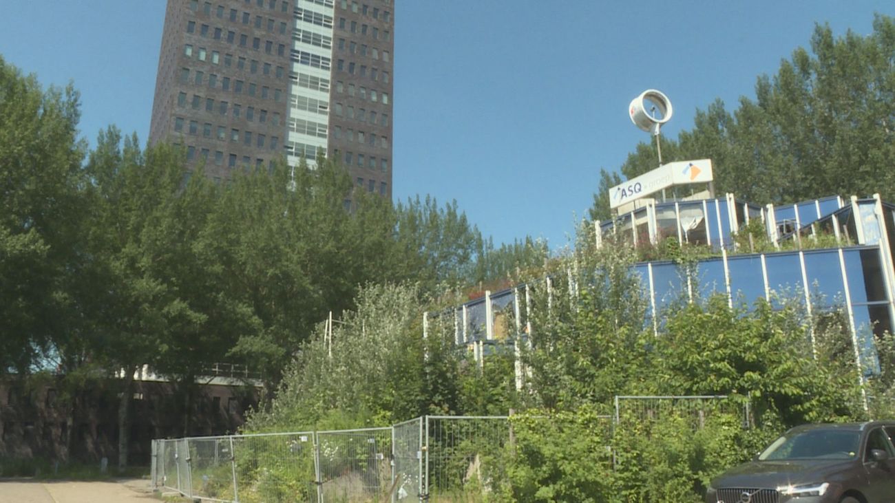 Nieuws - Steeds meer overlast bij 'drugspand' in Almere Stad, maat vol voor politie en eigenaar