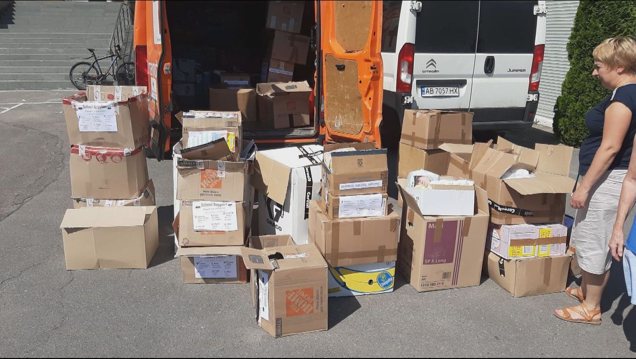 Gemist - Stichting uit Zeewolde zoekt bestelbus voor hulp aan Oekraïne