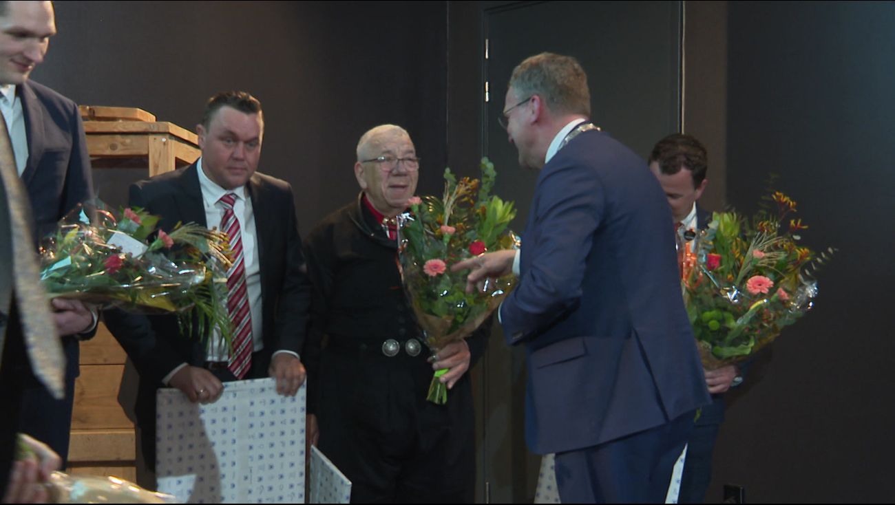 Nieuws - Nestor Jan Koffeman van Urker gemeenteraad nu echt politicus af