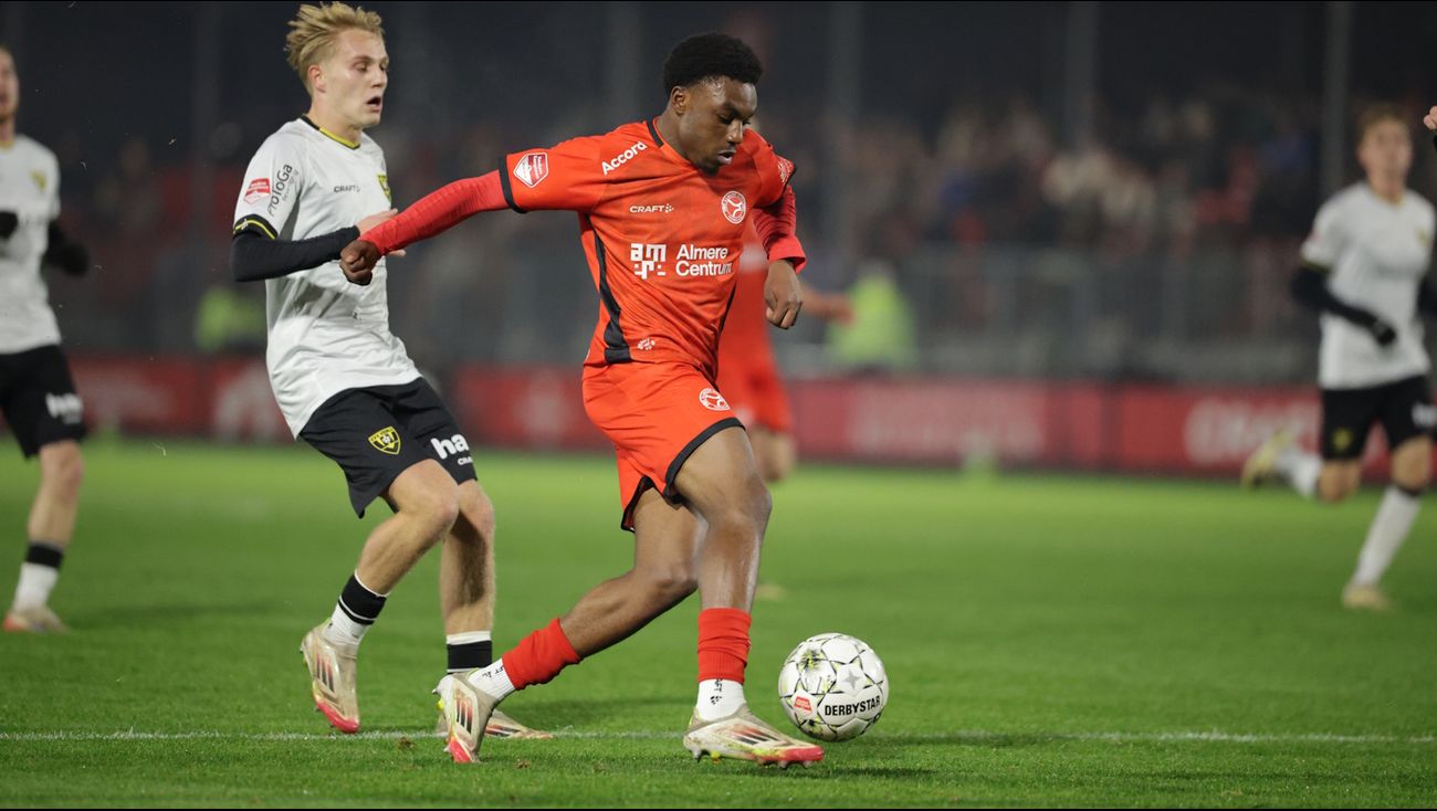 Sport - Almere City wint thuis van VVV Venlo: 3-0