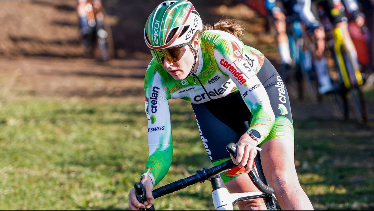 Sport - Bakker achtste tijdens WK veldrijden ondanks beknelde liesslagader