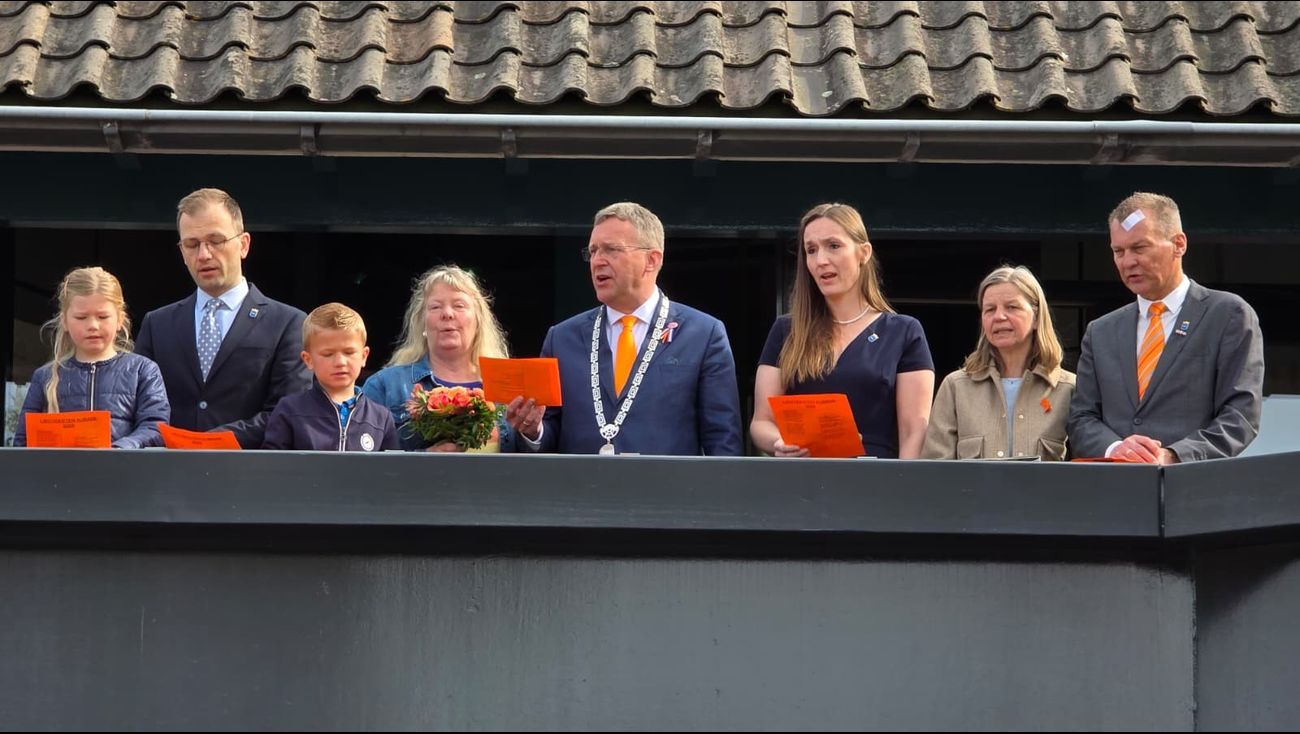 Gemist - Aubade luidt feestelijke Koningsdag in op Urk