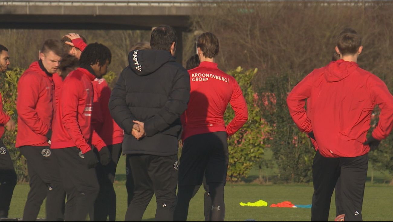 Sport - Almere City met Cornelisse in de basis tegen De Graafschap