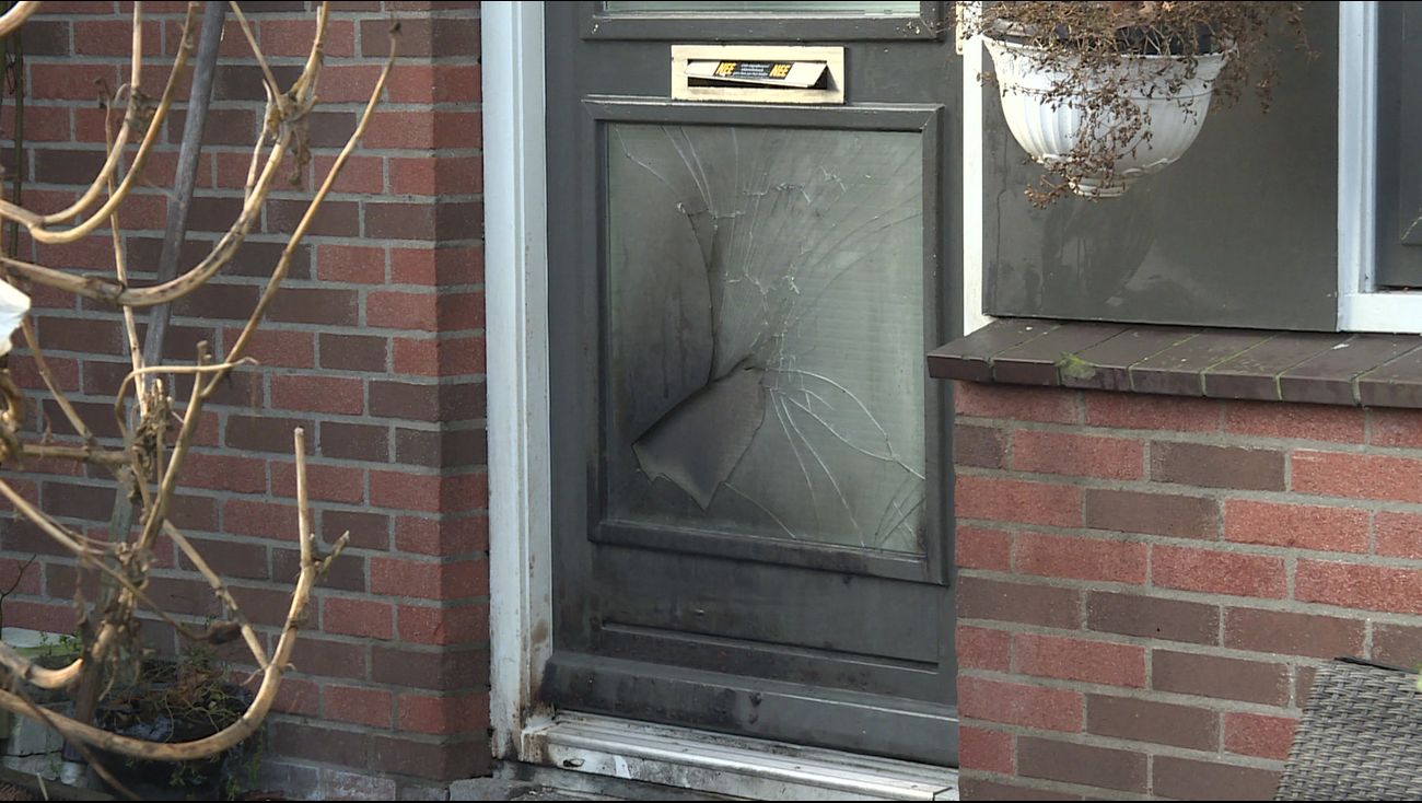 Nieuws - Explosie in Almere Haven, projectiel naar huis gegooid