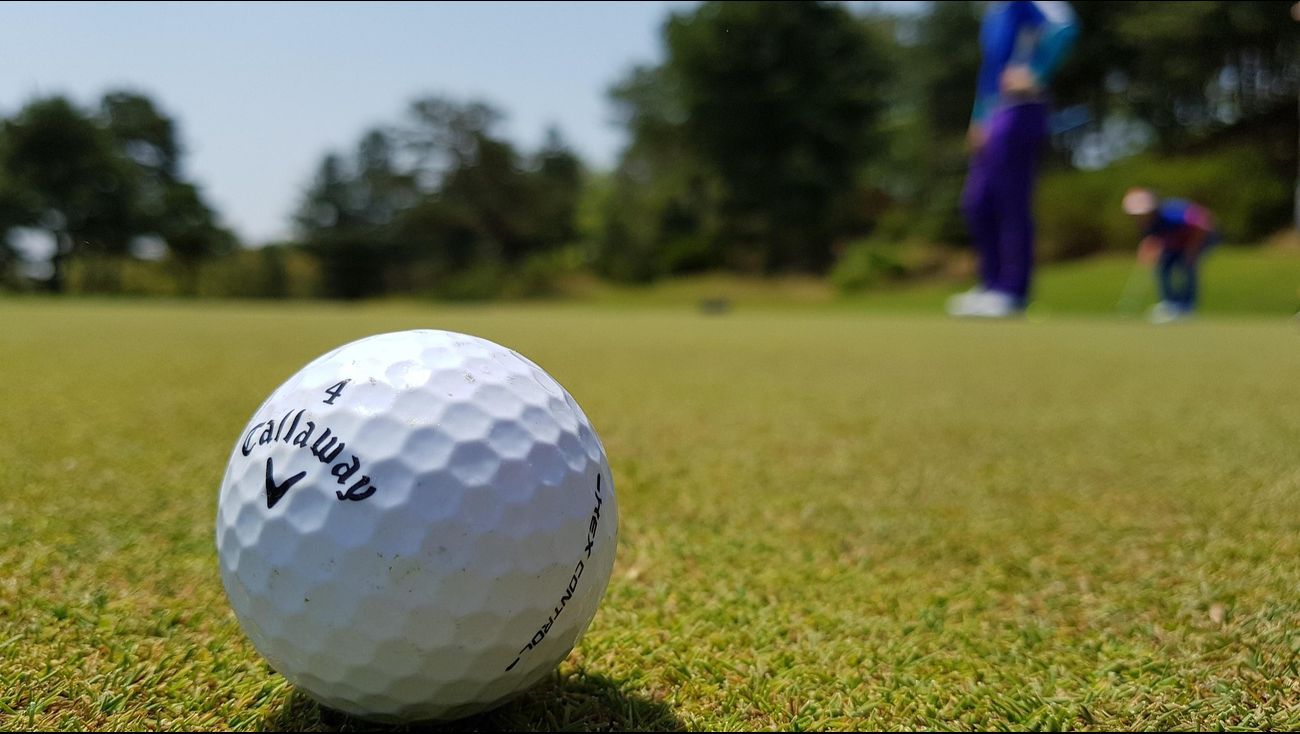Gemist - Christian (23) verantwoordelijk dat elk grassprietje goed is van de golfbaan in Zeewolde