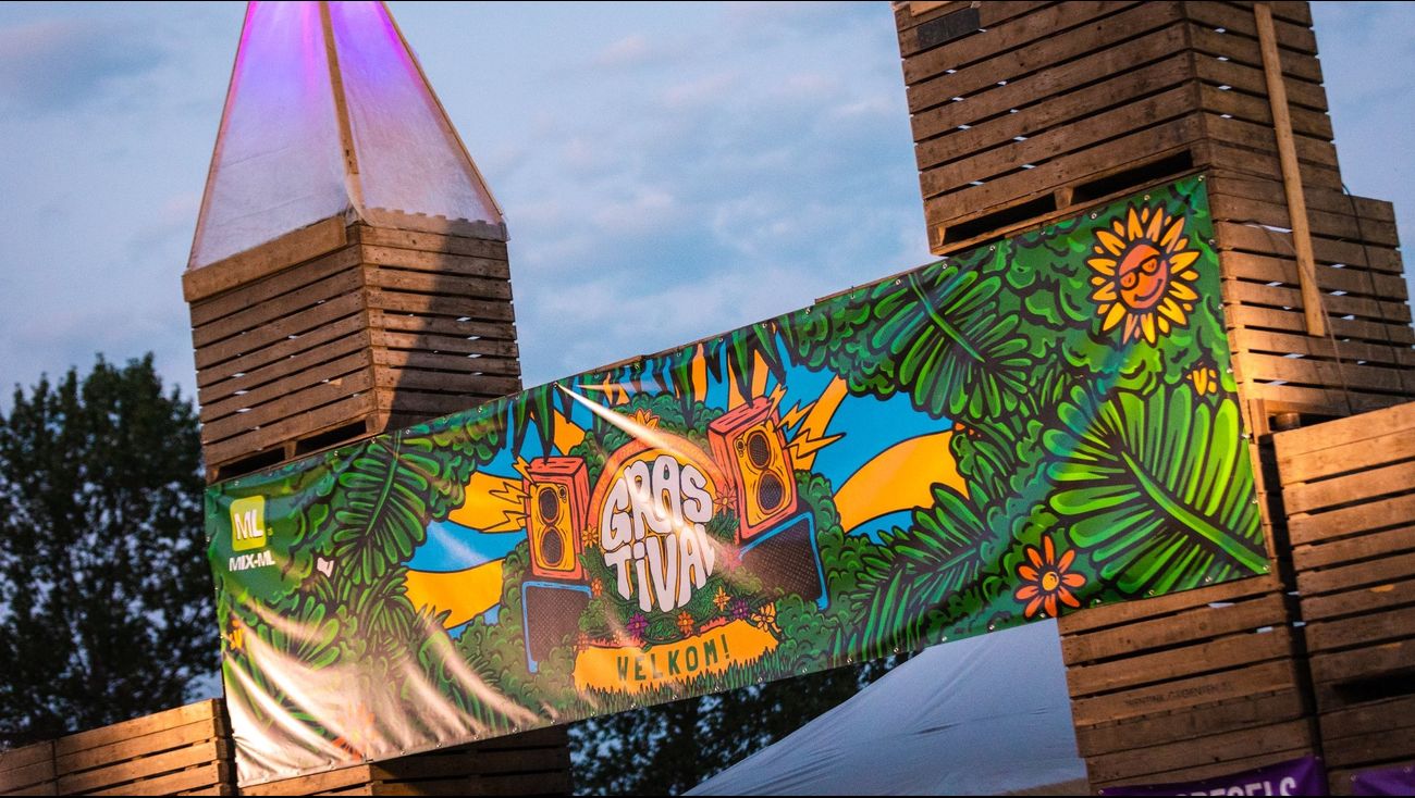 Gemist - Het festivalterrein van Luttelgeest is klaar voor Grastival
