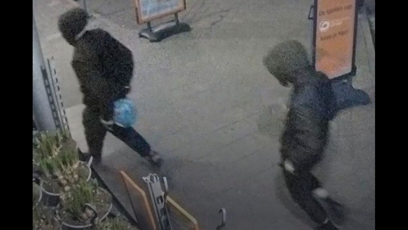 Nieuws - Politie deelt bewakingsbeelden gewapende overval Emmeloord
