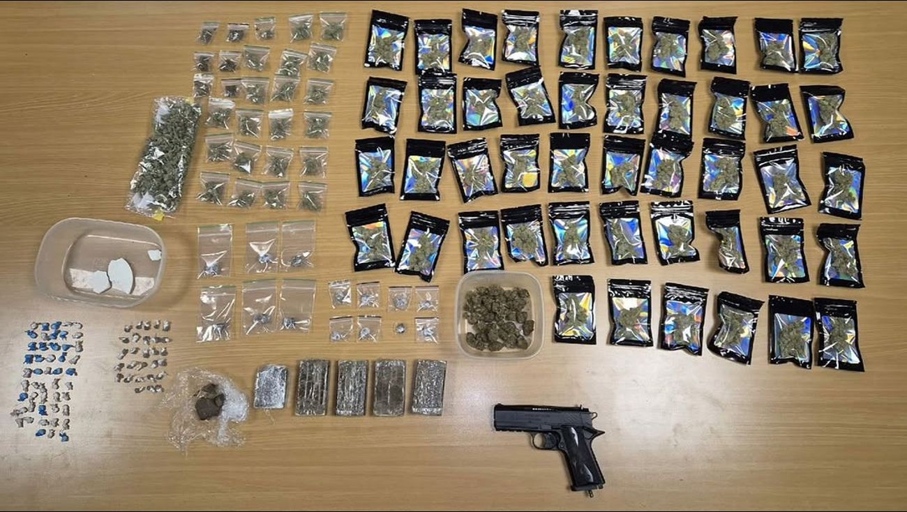 Nieuws - Twee aanhoudingen na betrapte drugsdeal, politie vindt drugsvoorraad