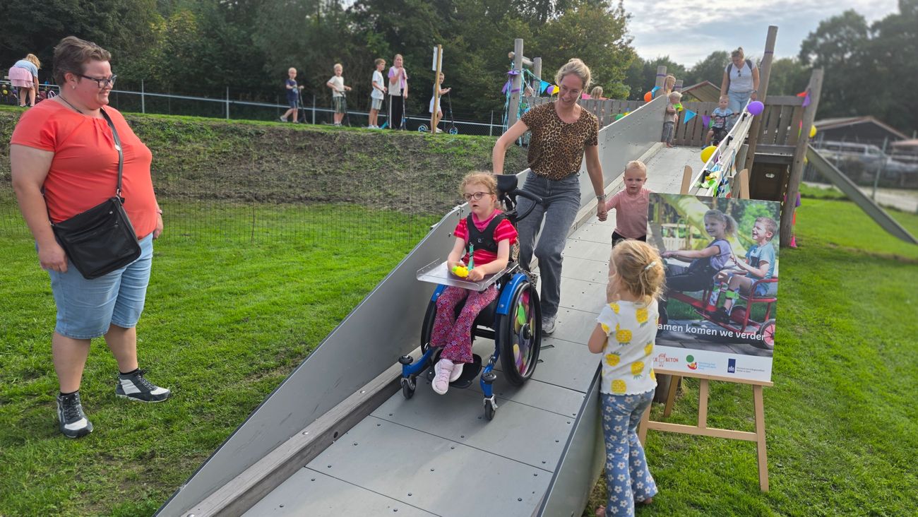 Emmeloord heeft rolstoelglijbaan; Zeewolde mist als enige inclusieve speeltuin