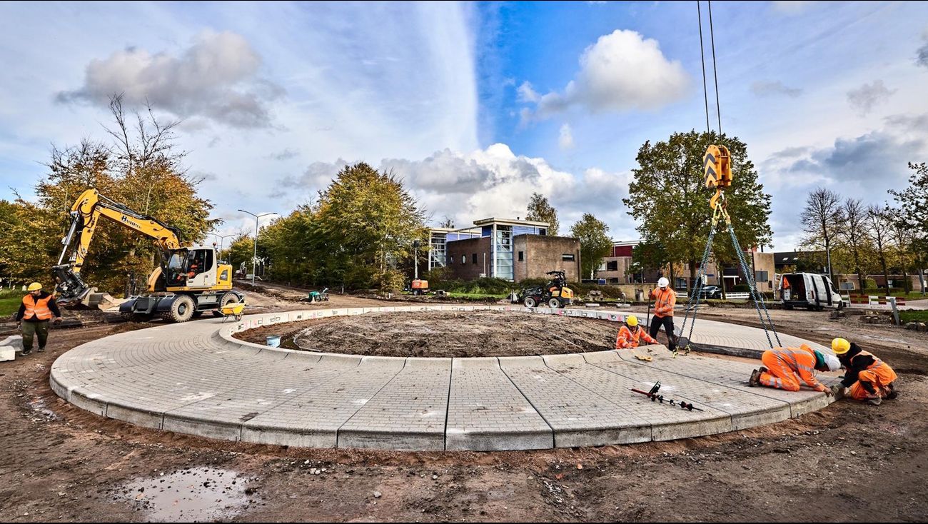 Nieuws - Rotonde verhuist van Hardenberg naar Almere en krijgt tweede leven op de Vrijheidsdreef