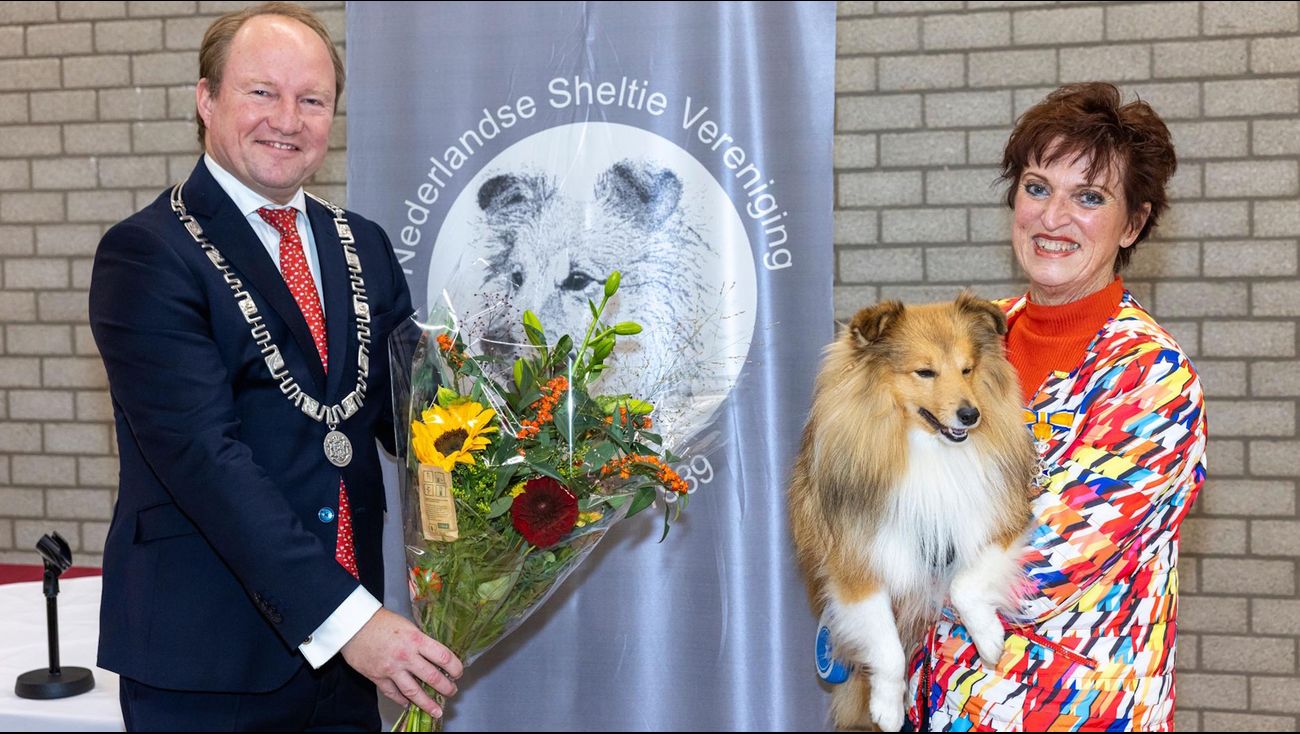 Koninklijk lintje voor Almeerse Marion: 'Haar liefde voor de Shetland Sheepdog is indrukwekkend'