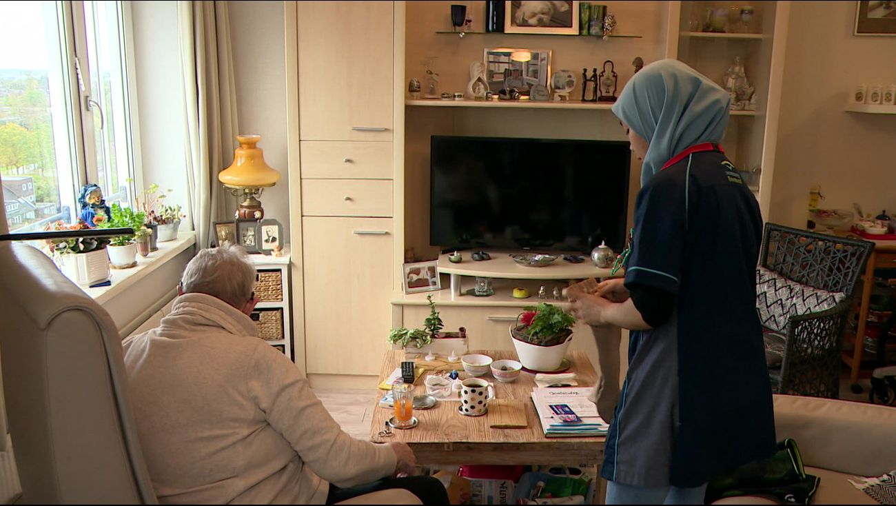 Woonzorg Flevoland krijgt boete voor misleiding en onderbetaling Indonesische zorgstudenten